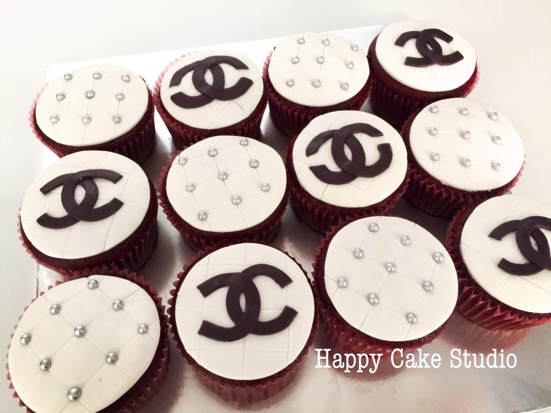 New Chanel Mold SHOP NOW www.luxecakesupplies.com ✨ #chanelcake #chane, Cupcakes